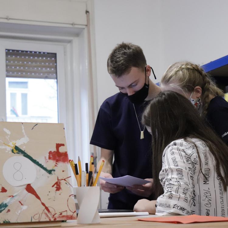 Tdh FabLab in Győr, Hungary, Engaged Youth at a High School Event Organised by the Győr Municipality